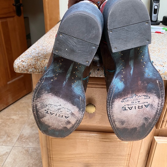 Limited edition Bronco Billy women Ariat Boot. - Picture 3 of 4